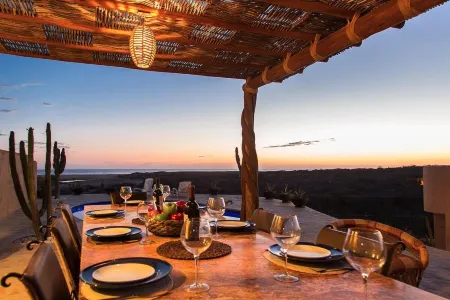 Casa Del Mar - Santa Fe Inspired Home With Gracious Mediterranean Style Living Отели рядом с достопримечательностью «La Sonrisa de la Muerte»