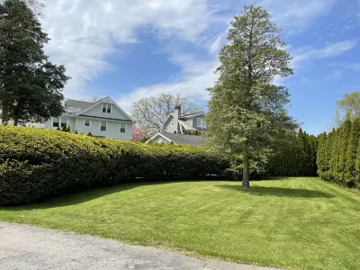 2 Block walk to the beach..... Divine Park附近的飯店