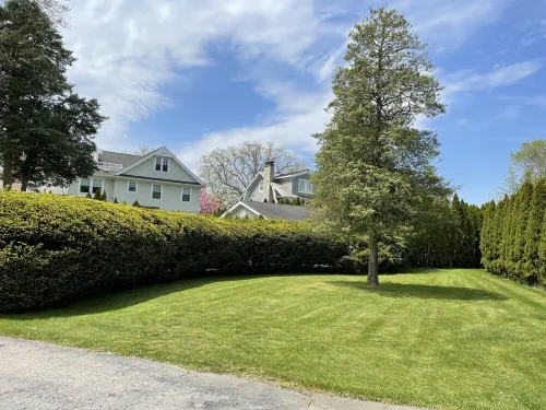 2 Block walk to the beach.....