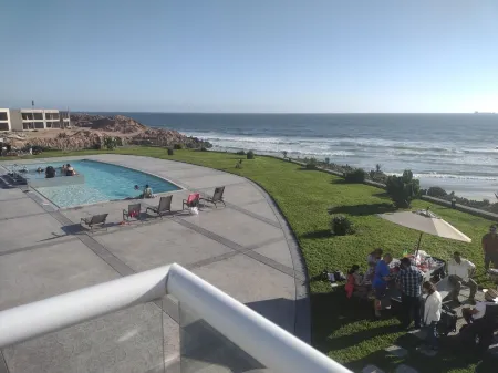 Oceanfront Brand New Unit at La Jolla ExcellenceThe Pelican Отели рядом с достопримечательностью «Baja Gallery»