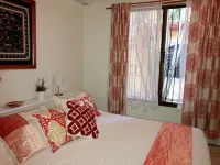 Charming I bedroom with kitchen apartment 2 blocks from the beach.