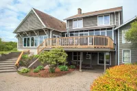 Rita’s Retreat Main House ~ Indoor Saltwater Pool ~ with Lake View! Hotels near Canadian Coast Guard College