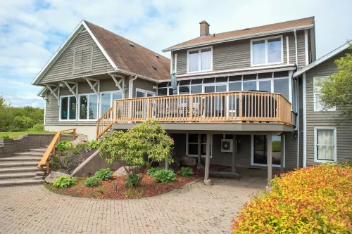 Rita’s Retreat Main House ~ Indoor Saltwater Pool ~ with Lake View! 케이프 브레턴 카운티 호텔