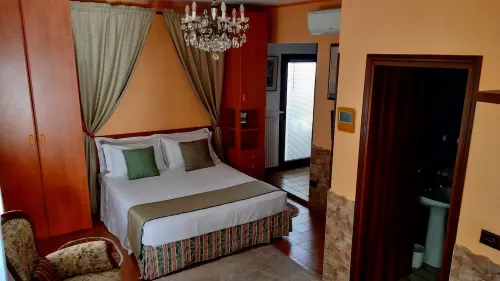 Venice Holiday Home, free wi-fi, private garden, romantic and affordable.