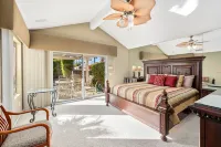 Beautiful Palm Desert Home With Private  Backyard Pool and Jacuzzi