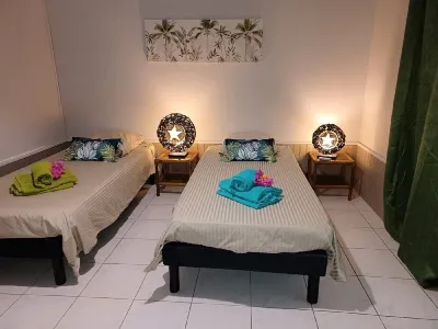 200m from the beach, apartment in a colonial house with swimming pool  호텔