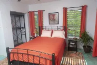 80 Degrees Plus Year Round, 5 Mins to Beaches and Frederiksted Town Hotels in Northwest