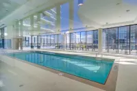 Luxury condo w breathtaking sunset views close to airport & downtown Mississauga