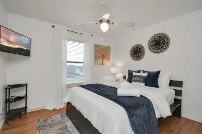 Spacious 3BR/ Medical Center/NRG/Texans/Galleria/Prime Location Hotels near iBurn