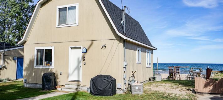 Beach Club of Oscoda - the Lakeshore Cottage Hotels in Iosco County