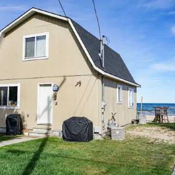 Beach Club of Oscoda - the Lakeshore Cottage
