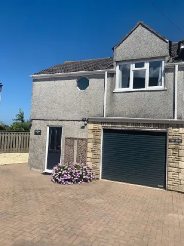 Peaceful Location Less Than One Mile From Beautiful Beaches