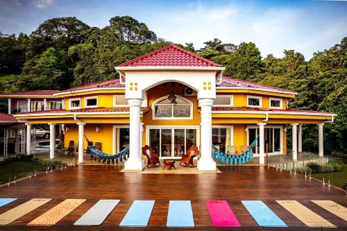 𝑳𝒖𝒙𝒆 » 5 Lakeview Villas » Sleeps 25 » AC »Pool »Hot Tub »Weddings »Retreats Hotels in Arenal