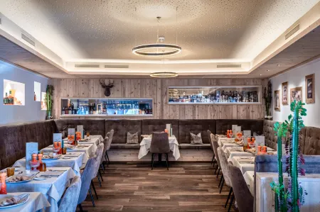 Vier Jahreszeiten Wellnessresort Achensee Отели в г. Maurach