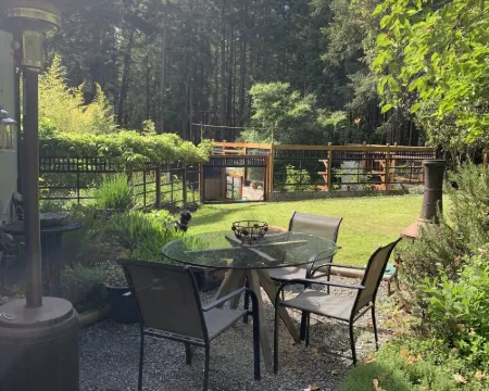 Salt Spring Carriage House B&B Hotels in Salt Spring Island