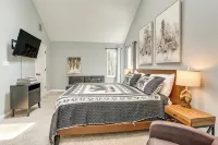 Stunning Wintergreen Resort Home: Ski & Golf! - balcony