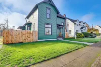 Walk to Independence Theatre: Dtwn Retreat!