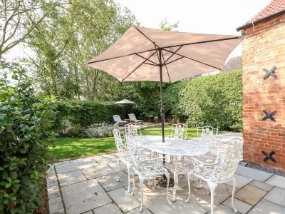 The Coach House Hotels near Cogglesford Watermill