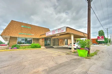 Hotel Motel Penn-Mass Отели рядом с достопримечательностью «Парк Сарсель»