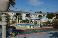 Twins Inn & Apartments - Beach