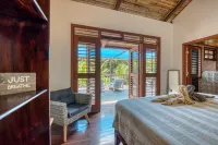 Oasis Bluff Beach Hotels in Bocas del Toro
