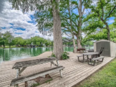 Zipp Away Ld 728 3 Bedroom Home by RedAwning Hotels in Selma