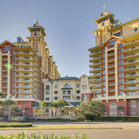 Emerald Grande Condo Beach, Marina and Ocean View Отели рядом с достопримечательностью «Пляж Джетти-Ист»