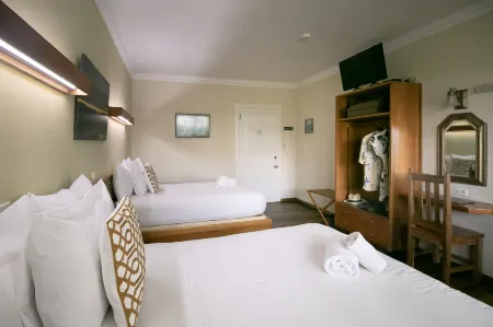 Gran Hotel Bahia Отели рядом с достопримечательностью «Колон»