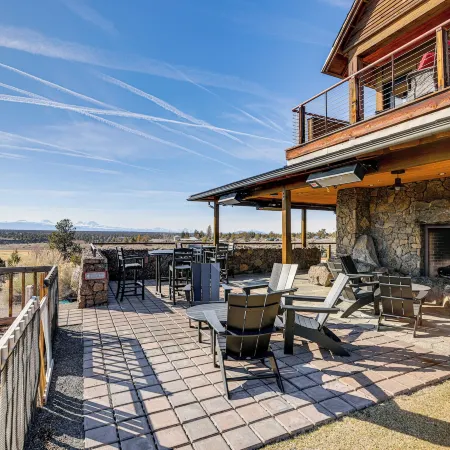 Mountain-view Cabin Near Trails in Powell Butte!