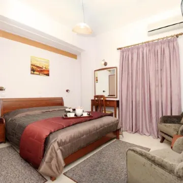 Hotel Villa Plaza Отели в г. Спеце