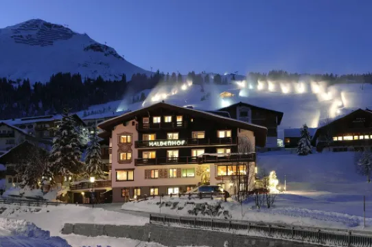 โรงแรมฮัลเดนโฮฟ