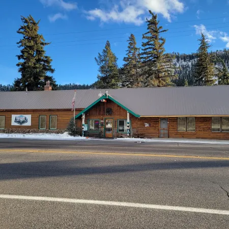 Chinook Cabins & RV Park