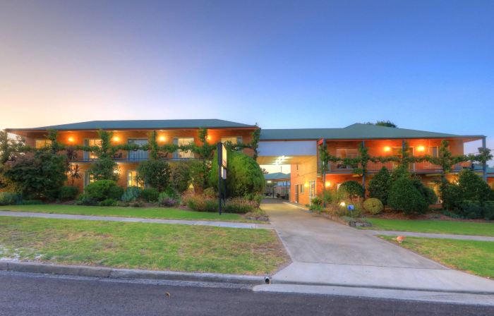 The Vines Motel & Cottages