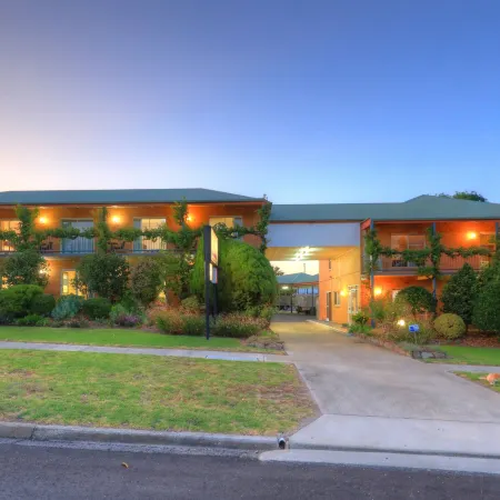 The Vines Motel & Cottages
