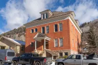 Ajax Loft 1 Bedroom Apts by RedAwning