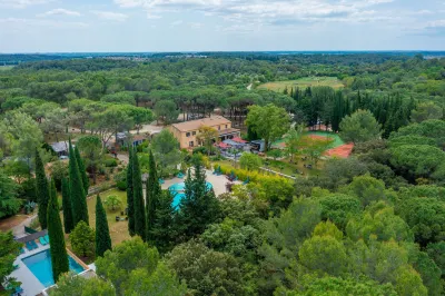 La Villa Vicha, the Originals Relais Hotels in Sommieres
