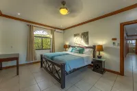 Casa Famosa - Large Family Home with Private Pool