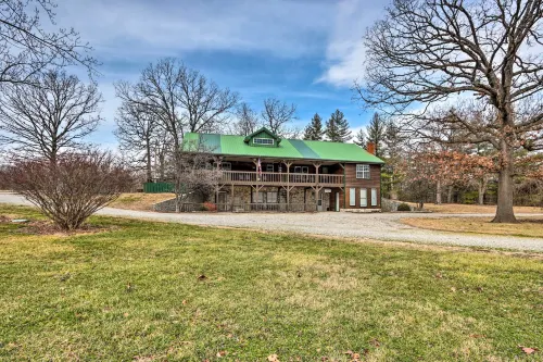 Fish & Explore! Quiet Farmland Cabin in Lebanon