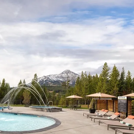 225 LakeLodge