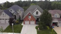 MODERN & QUIET 4-BEDROOM HOME WITH A PATIO/WALKOUT-5min drive to Masonville Mall