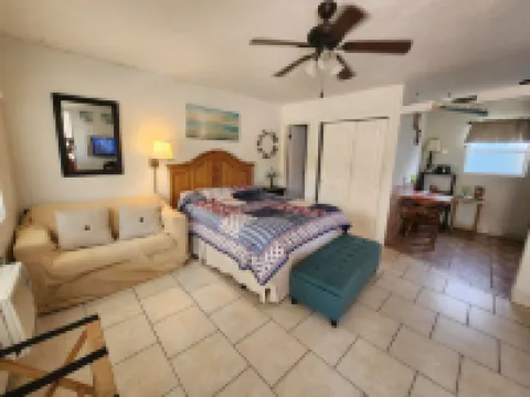 Silver Sands Motel