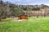 Cozy Creekside Cabin ~ 24 Mi to Red River! - WiFi