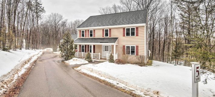 North Conway Home ~ 2 Mi to Cranmore Mountain! Hotels in Conway