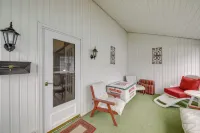 Historic Alexandria Home w/ Private Yard! - parking