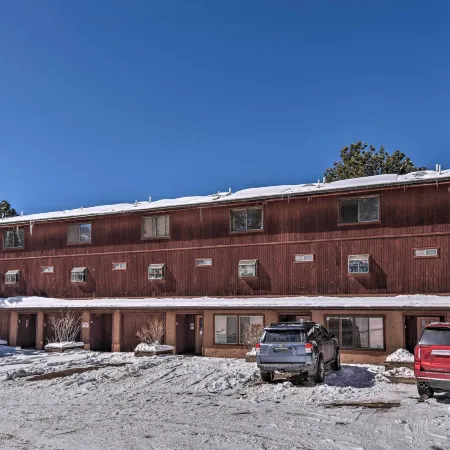 Warm Townhome w/ Sauna at Angel Fire Ski Lift