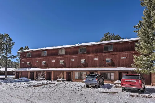 Warm Townhome w/ Sauna at Angel Fire Ski Lift