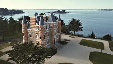 Le Nessay Отели рядом с достопримечательностью «Dinard Golf»