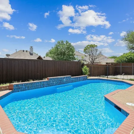 Family Fun Retreat: Pool & Entertainment Haven! 4 Bedroom Home by RedAwning