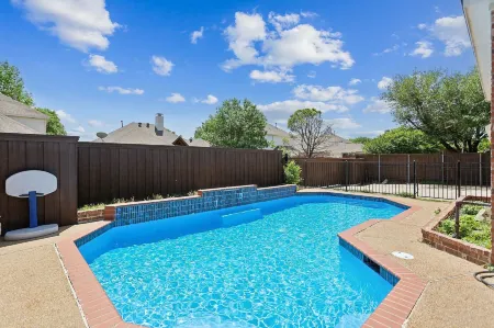 Family Fun Retreat: Pool & Entertainment Haven! 4 Bedroom Home by RedAwning