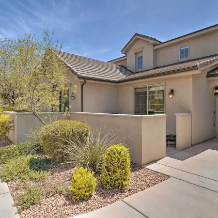 'Blue Sky Get-a-Way' Townhome w/ Patio, Grill